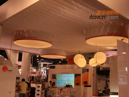 典雅燈光營造唯美Infocomm2010會場氛圍