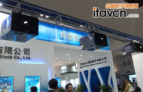 AVANZAͶӰ[InfoComm2015